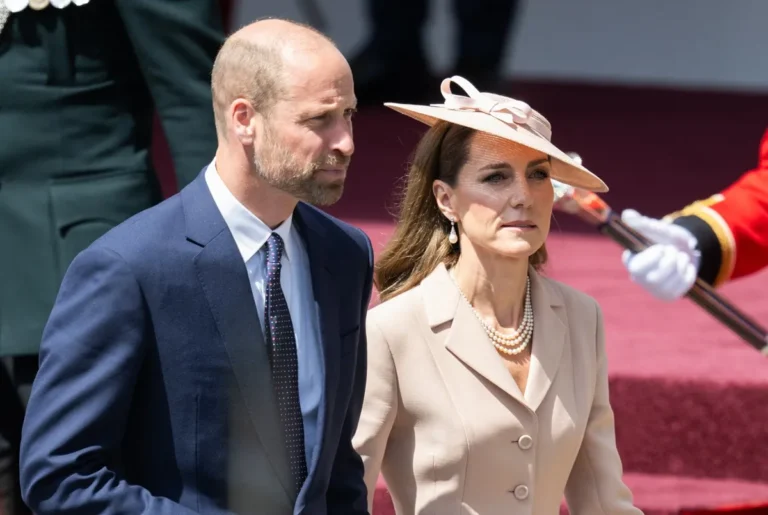 Les familles ont dit de sortir de leurs maisons sans avis d'expulsion afin que le prince William et Kate puissent emménager à proximité