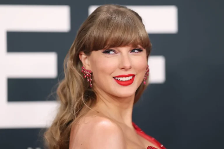 Les fans de Taylor Swift ne sont pas satisfaits de son annonce d'album «triste»: «Girl. Allez.'