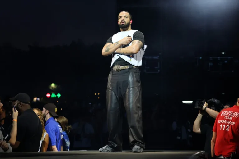 Les gens disent que Drake est «destiné à la non-pertinence» après avoir posté à l'appui de Tory Lanez