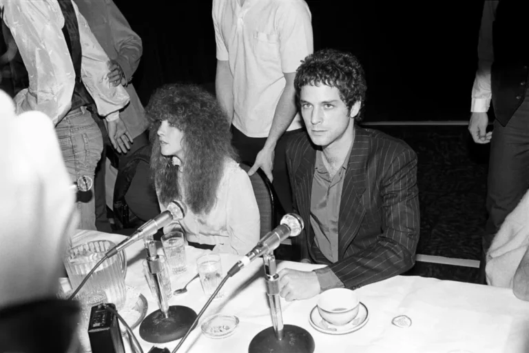 Lindsey Buckingham s'est lié avec une nouvelle petite amie sur Stevie Nicks étant trop