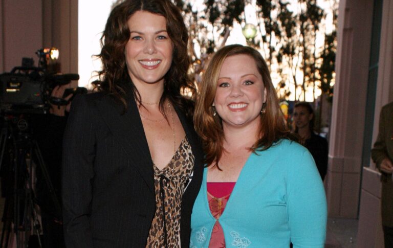 Melissa McCarthy apparaît dans les commentaires Instagram de Lauren Graham avec Louange: `` Elle m'a fait mieux ''