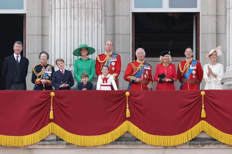Psychic révèle quel membre populaire de la famille royale va prendre du recul et permettre aux `` autres de prendre les devants '' (ce n'est pas le roi Charles)