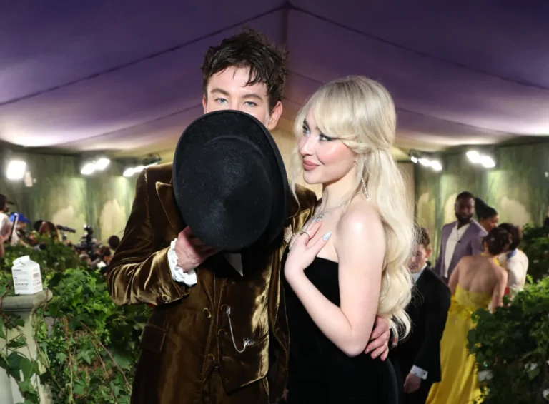 Sabrina Carpenter a déclaré que son nouvel album est une `` célébration de la déception '' au milieu des rumeurs qu'il s'agit de Barry Keoghan