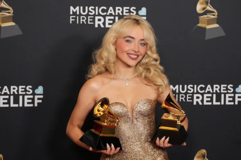 Sabrina Carpenter a finalement répondu à la controverse de la couverture du «meilleur ami de l'homme:« vous avez tous besoin de sortir plus »