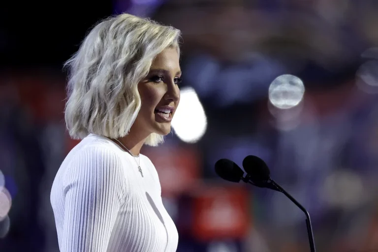 Savannah Chrisley `` Towing '' avec l'idée de la course au Sénat américain