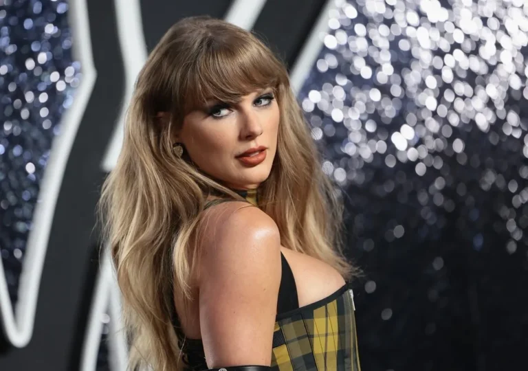 Taylor Swift fait briller pour près d'un million de dollars de bijoux pour «la vie d'une showgirl»