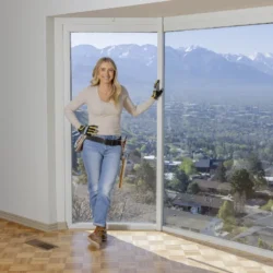 La star de HGTV, Jasmine Roth, accueille son troisième bébé et explique la raison du prénom « ancien » de sa fille