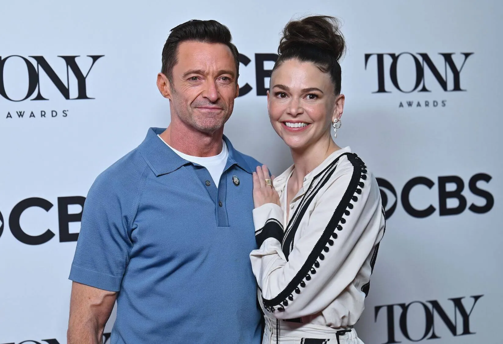 À quel point Hugh Jackman est plus âgé que sa petite amie Sutton Foster et qui a une valeur nette plus élevée?