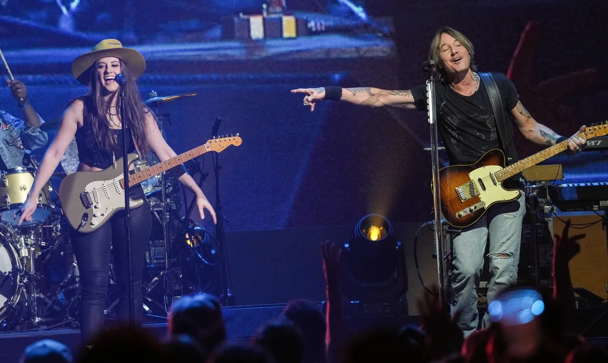 Keith Urban change Nicole Kidman Romance Lyric pour référencer une autre femme; Qui est Maggie Baugh?