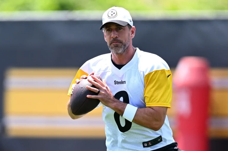 Découvrez l'intérieur de la maison d'Aaron Rodgers dans la région de Green Bay, dans le Wisconsin, qu'il vend pour 3,7 millions de dollars