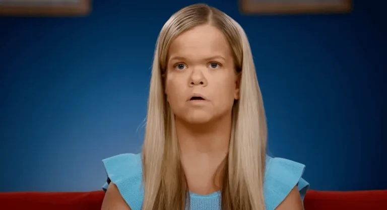 La star de "7 Little Johnstons", Anna Johnston, se prononce sur la querelle de famille et déclare que la célébration de Thanksgiving était totalement fausse