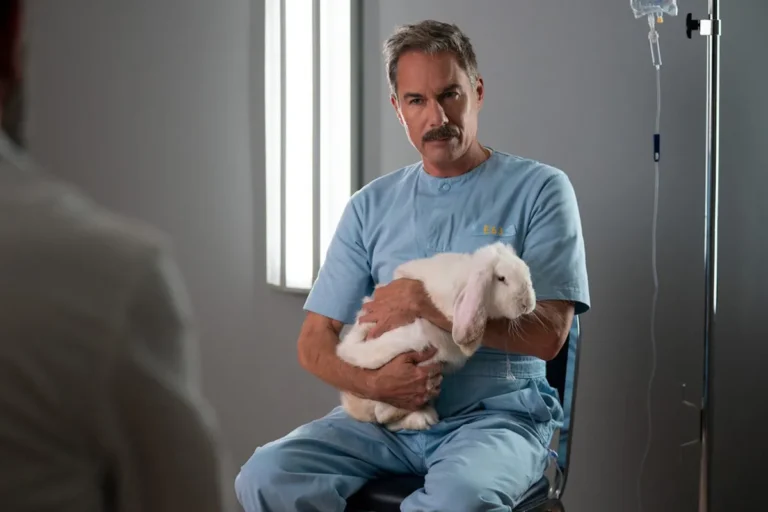 Eric McCormack et son fils Finnigan McCormack jouent le tueur en série Ron Simms dans la première de la saison 2 de "The Hunting Party" (interview)