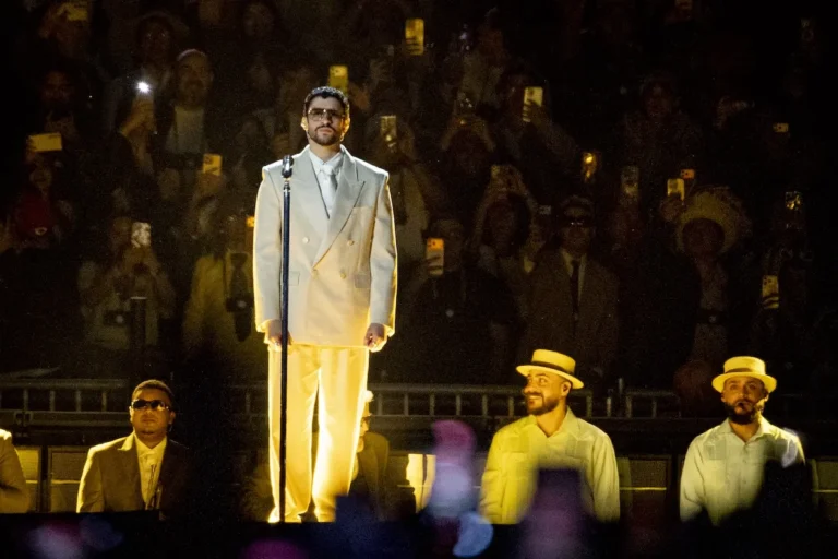 Bad Bunny va-t-il annoncer le nom de Donald Trump à la mi-temps ? Les cotes des paris sur le Super Bowl, révélées