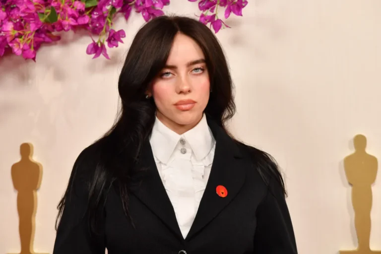 Billie Eilish a appelé ses « autres célébrités » à garder le silence sur ICE