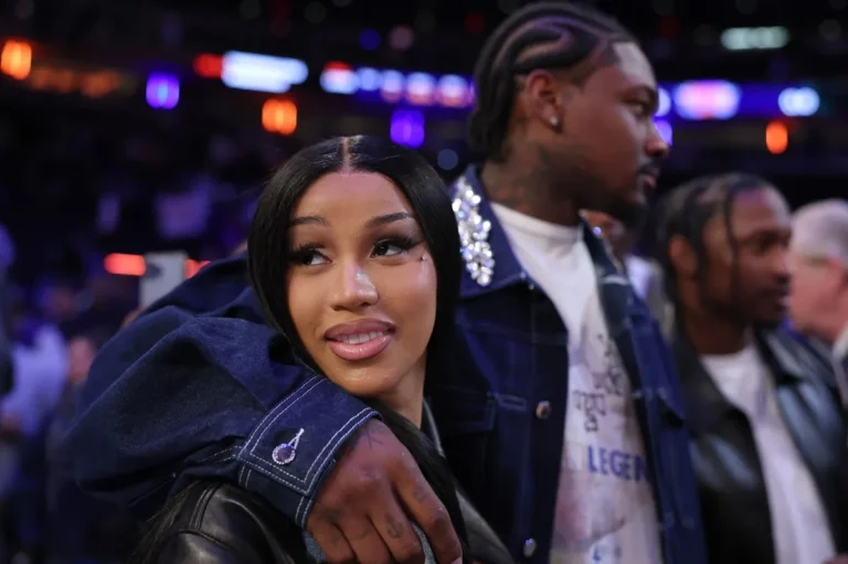 Cardi B défend Stefon Diggs après des allégations d'agression ; Dit qu'elle est « confiante » que cela sera géré