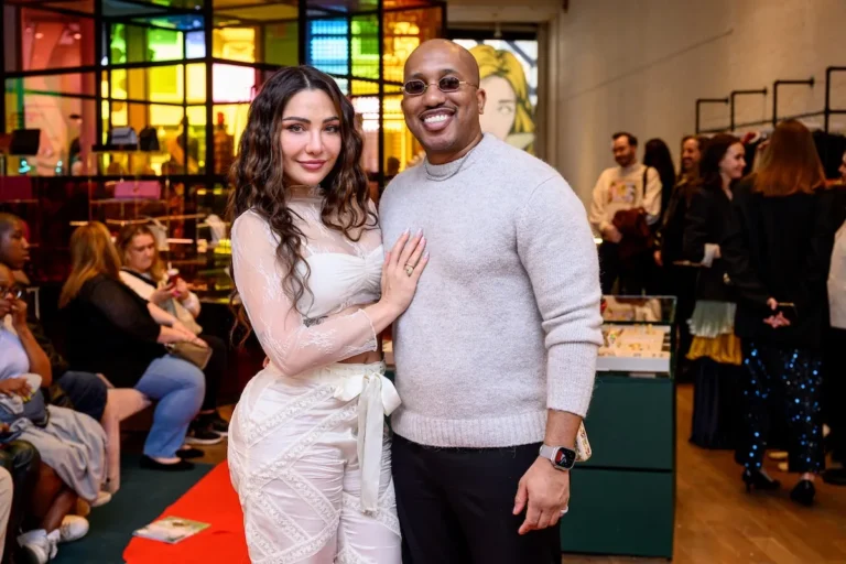 Chris Redd sort-il toujours avec l'ex-femme de Kenan Thompson, Christina Evangeline ? Une chronologie complète de la relation