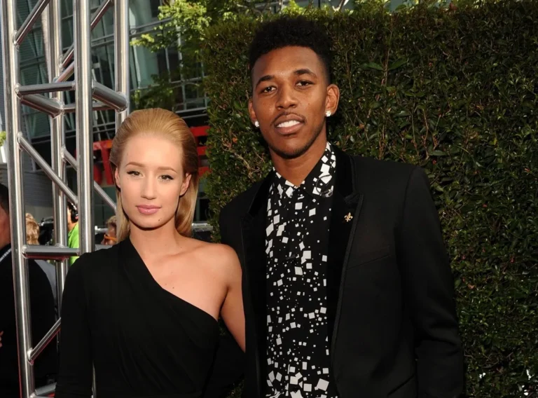 La rappeuse à la retraite Iggy Azalea dit qu'elle a « brûlé toutes les affaires de Nick Young » après qu'il l'ait trompée