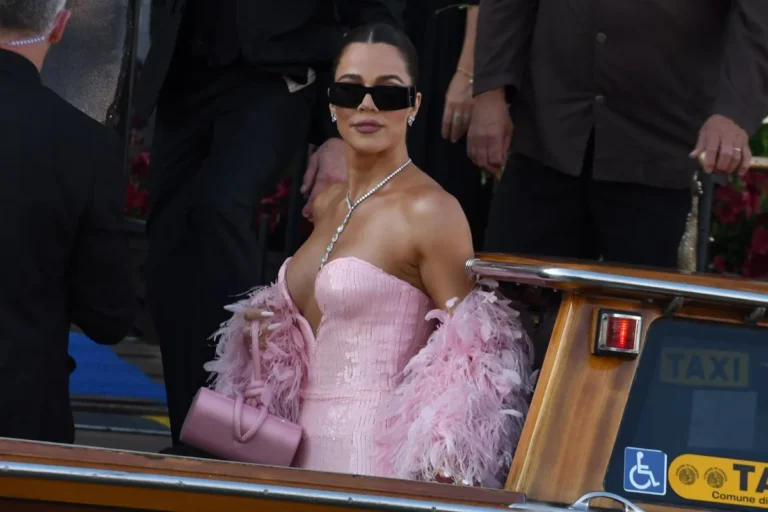 On dit que Khloé Kardashian sort avec tous les hommes depuis qu'elle a mis fin définitivement à Tristan Thompson