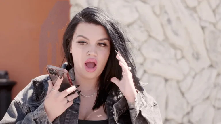 Première de la saison "Love While Lockup" : Emily explique pourquoi elle s'est tournée vers le travail du sexe – et pourquoi elle pense que son petit ami incarcéré peut "gérer" sa carrière (clip exclusif)