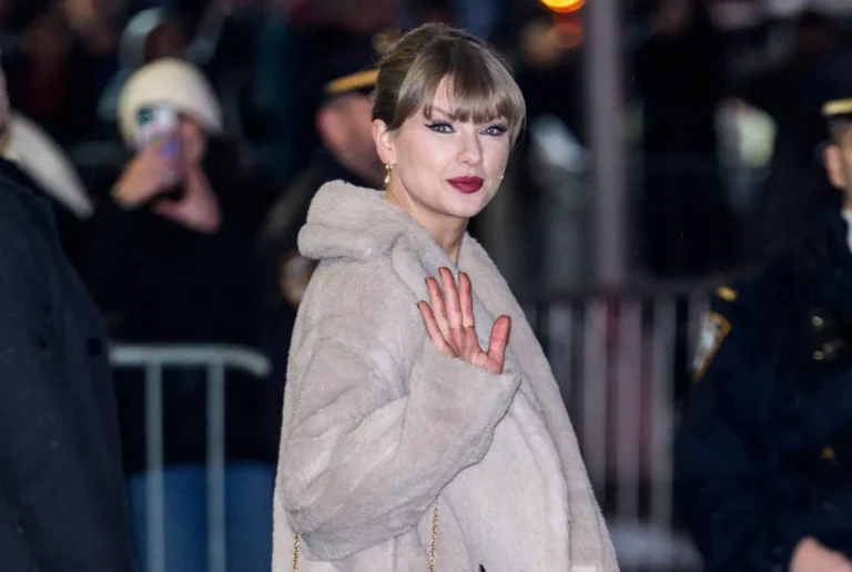 Qui est le plus susceptible de concevoir la robe de mariée de Taylor Swift ?