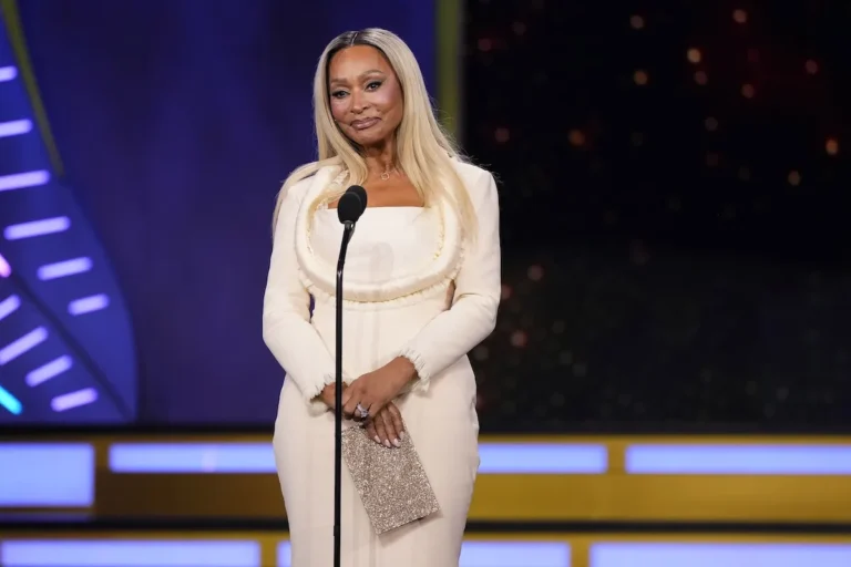 "RHOP": Karen Huger affronte Andy Cohen dans une interview non filtrée après la prison lors de la finale de la saison 10