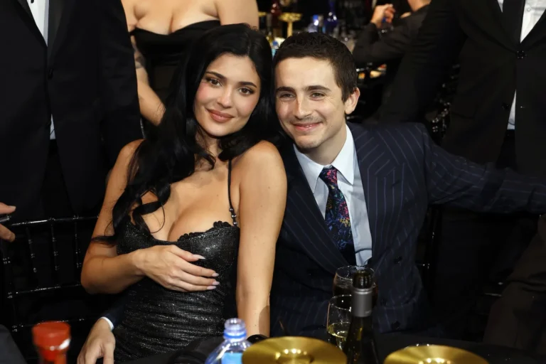 Timothée Chalamet aux Golden Globes 2026 : un expert en langage corporel explique sa réaction