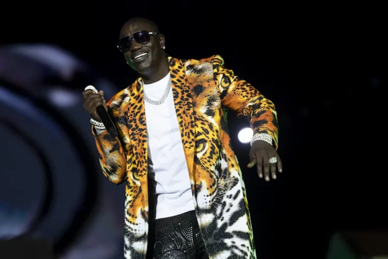 Une récente demande de divorce donne-t-elle du crédit aux rumeurs selon lesquelles Akon serait polygame ?