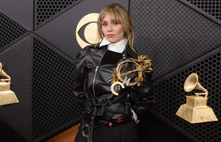 Pourquoi le refus de Miley Cyrus d'applaudir ou de défendre Lady Gaga était un «mauvais regard», mais ce n'est pas grave
