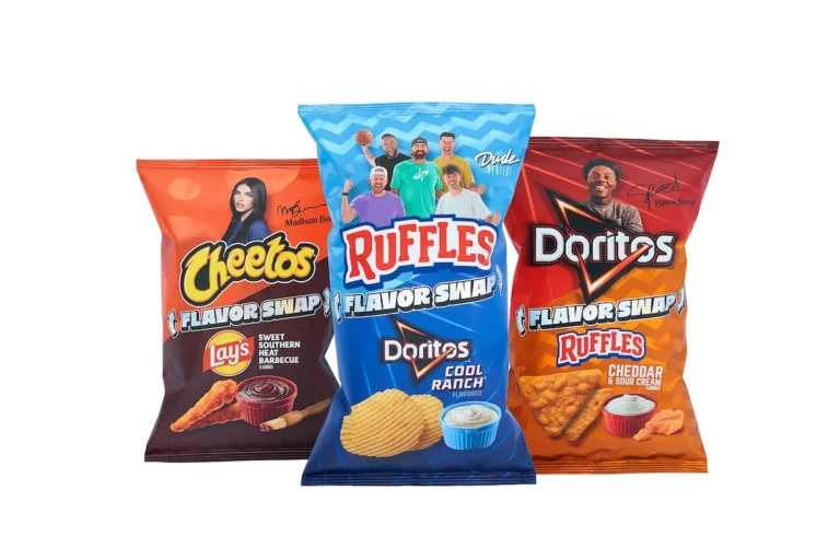 Dude Perfect Dishes sur la collaboration Ruffles Flavor Swap - et le mangeur le plus difficile du groupe (exclusif)
