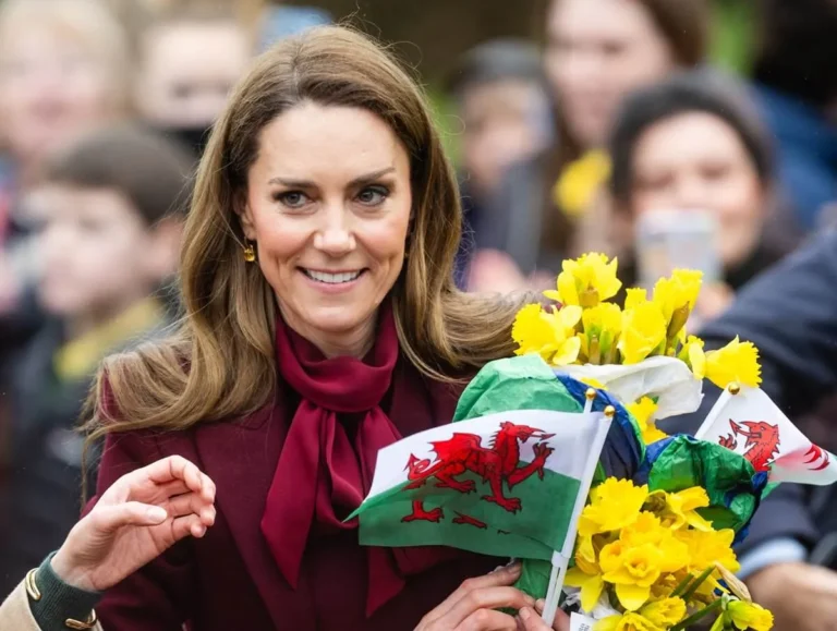 Comment Kate Middleton a réagi après avoir refusé de signer un autographe à un fan qui s'est tenu sous la pluie pour la rencontrer