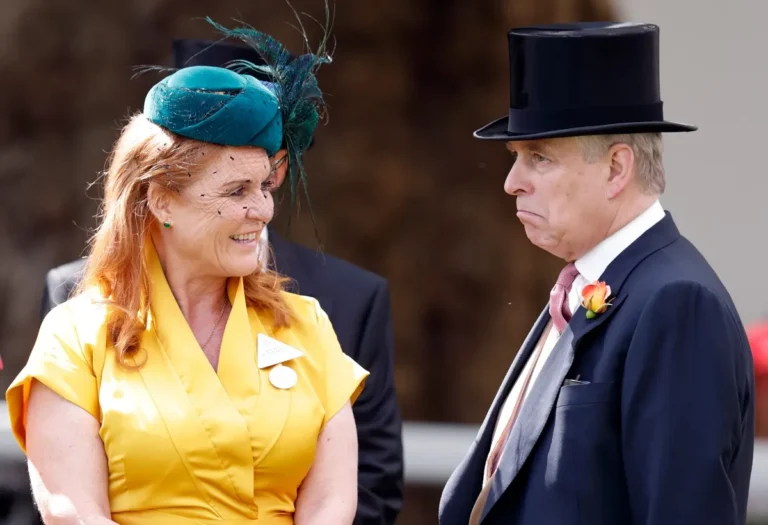 Andrew Mountbatten-Windsor et Sarah Ferguson prêts à commencer à sortir avec d'autres personnes maintenant alors qu'ils sont sur le point de vivre séparément
