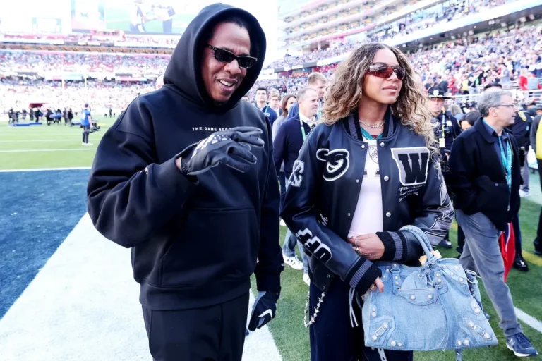 Blue Ivy canalise Beyoncé dans un look de créateur à 7 000 $ au Super Bowl LX