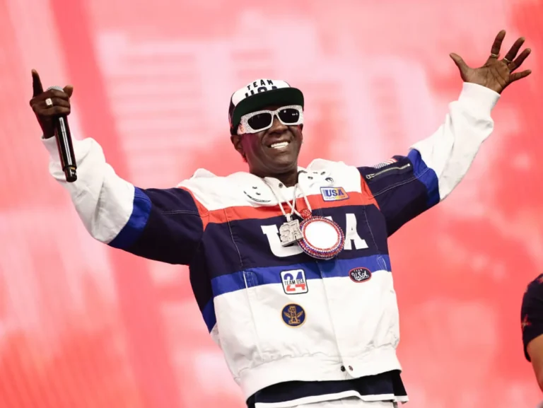 Flavour Flav a soutenu les athlètes bien avant son invitation à l'équipe américaine de hockey féminin