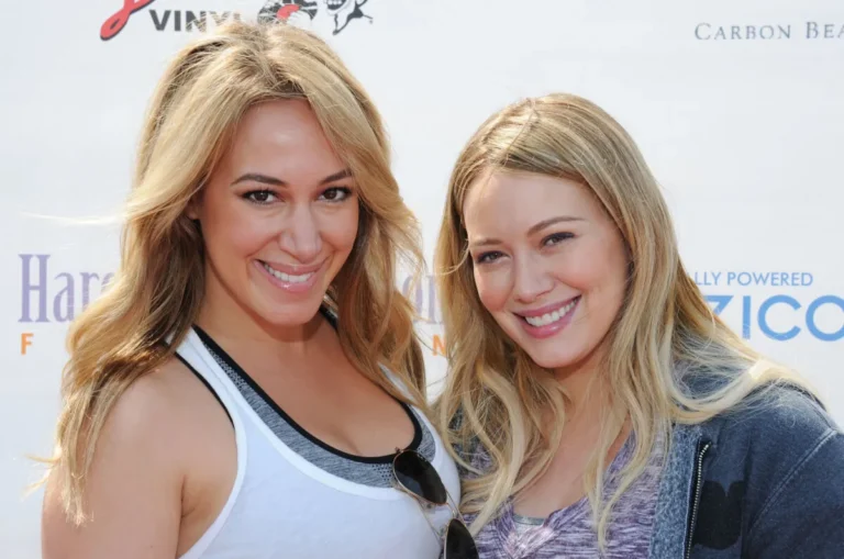 Hilary Duff a déclaré que les familles ne restaient pas toujours ensemble dans de rares commentaires au milieu d'une rupture avec sœur Haylie