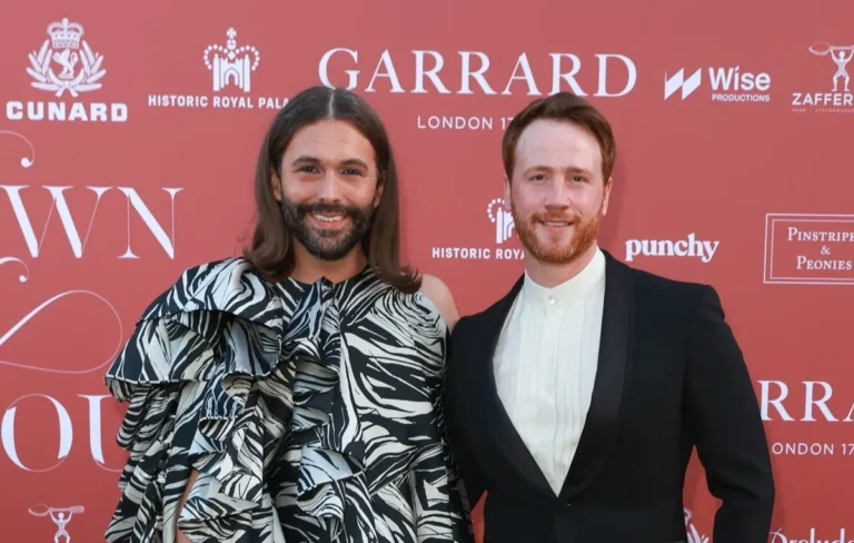 Jonathan Van Ness explique une relation non monogame mais pas polyamoureuse