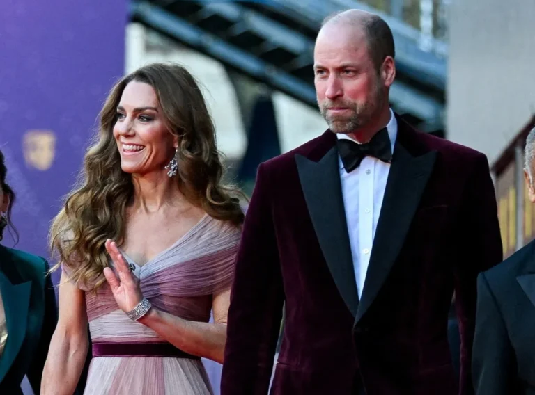 Kate Middleton vient de porter des bijoux tendance liés aux membres décédés de la famille du prince William (mais pas à la reine Elizabeth ou à la princesse Diana)