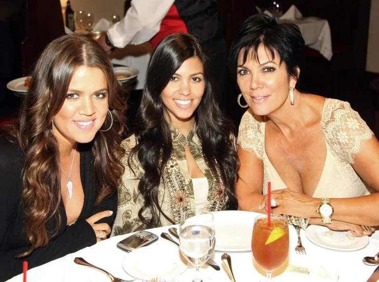 Khloé Kardashian célèbre le retour de "L'incroyable famille Kardashian" en streaming