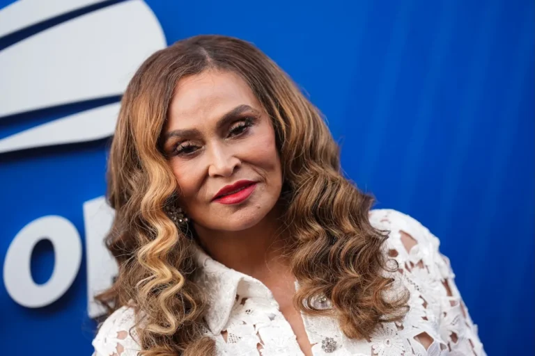 La mère de Beyoncé, Tina Knowles, défend Tiny Harris au milieu de la querelle TI-50 Cent