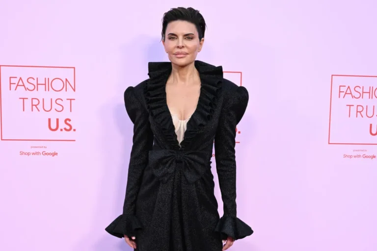Lisa Rinna a admis qu'elle ne reverrait « jamais » ses épisodes de « RHOBH » : « C'est un défi »