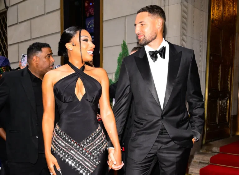 Megan Thee Stallion a donné un aperçu de la romance de Klay Thompson tout en célébrant avec les Olympiens