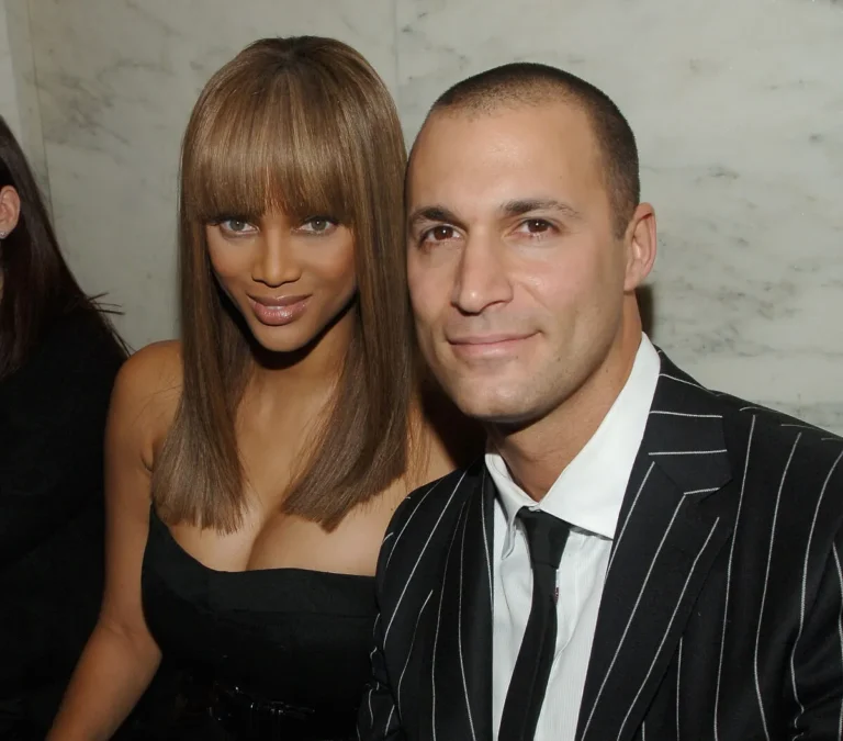 Nigel Barker d'ANTM a déclaré qu'il était "toujours amical" avec Tyra Banks malgré son licenciement