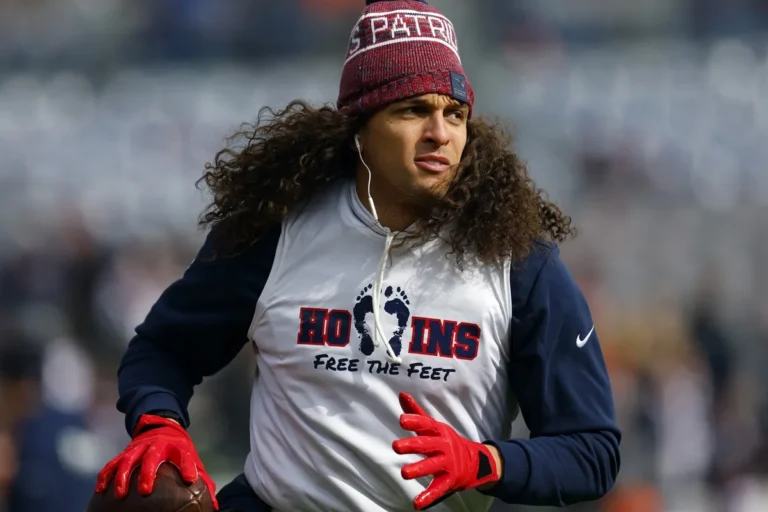 Qui est le receveur des New England Patriots Mack Hollins, partenaire de longue date de Jennifer Lamorna ?