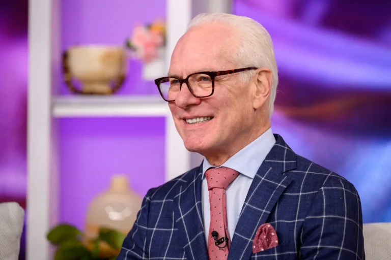 Tim Gunn rejoint Lenny Kravitz et Julia Fox sur la liste croissante des célébrités célibataires d'Hollywood