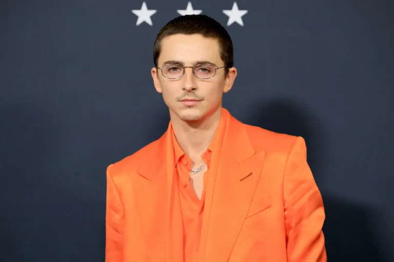 Timothée Chalamet a révélé ses craintes d'électrocution et les menaces d'autres acteurs sur le tournage de "Marty Supreme"
