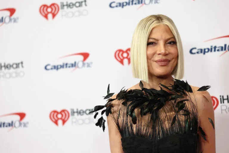 Tori Spelling vit dans une maison chaotique de « Borderline Hoarder » – L'ancien élève de « 90210 » avait autrefois 50 unités de stockage remplies de choses