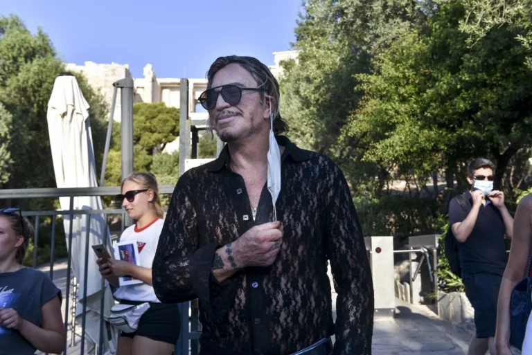 À l'intérieur de l'expulsion de Mickey Rourke : arriérés de loyer, drame GoFundMe et défaite judiciaire