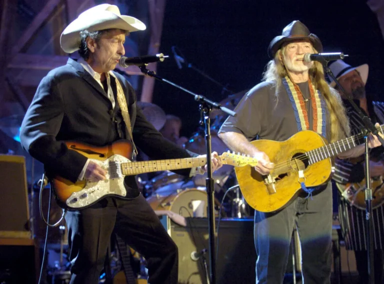 Bob Dylan a déclaré qu'il était difficile de décrire Willie Nelson sans paraître "stupide ou hors de propos"