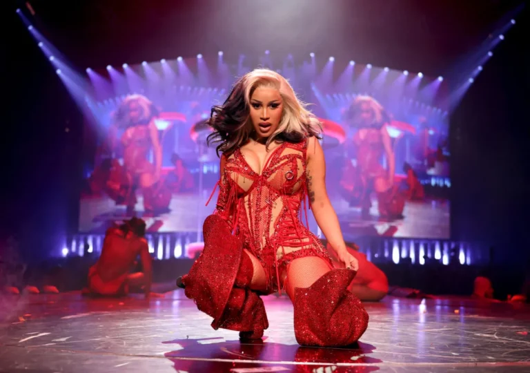 Cardi B dit que toutes les diatribes sur scène ne sont pas « personnelles », après des tirs perçus sur Stefon Diggs