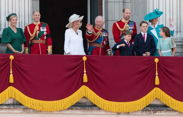Ce Royal s'intensifie maintenant lorsque la famille en a le plus besoin