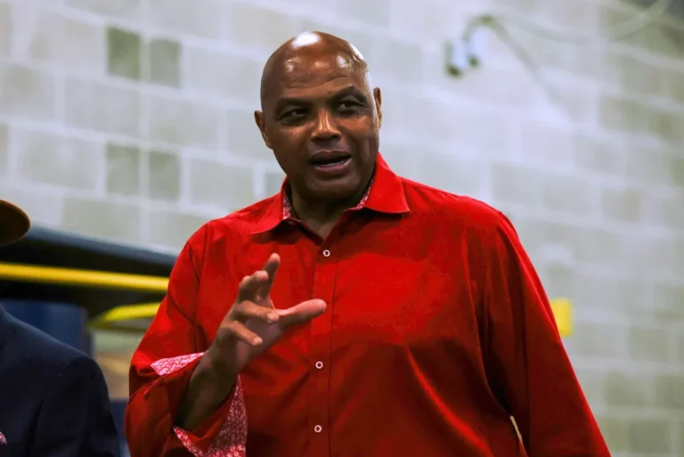 Charles Barkley dit qu'il n'a donné qu'un pourboire de 25 000 $ après avoir gagné 700 000 $ au Blackjack et il y a une raison à cela